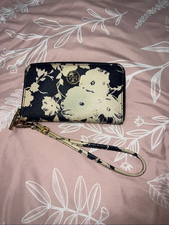 Tory Burch Handbags - Tory Burch Navy & Cream Floral Zip Wristlet with Detachable Strap